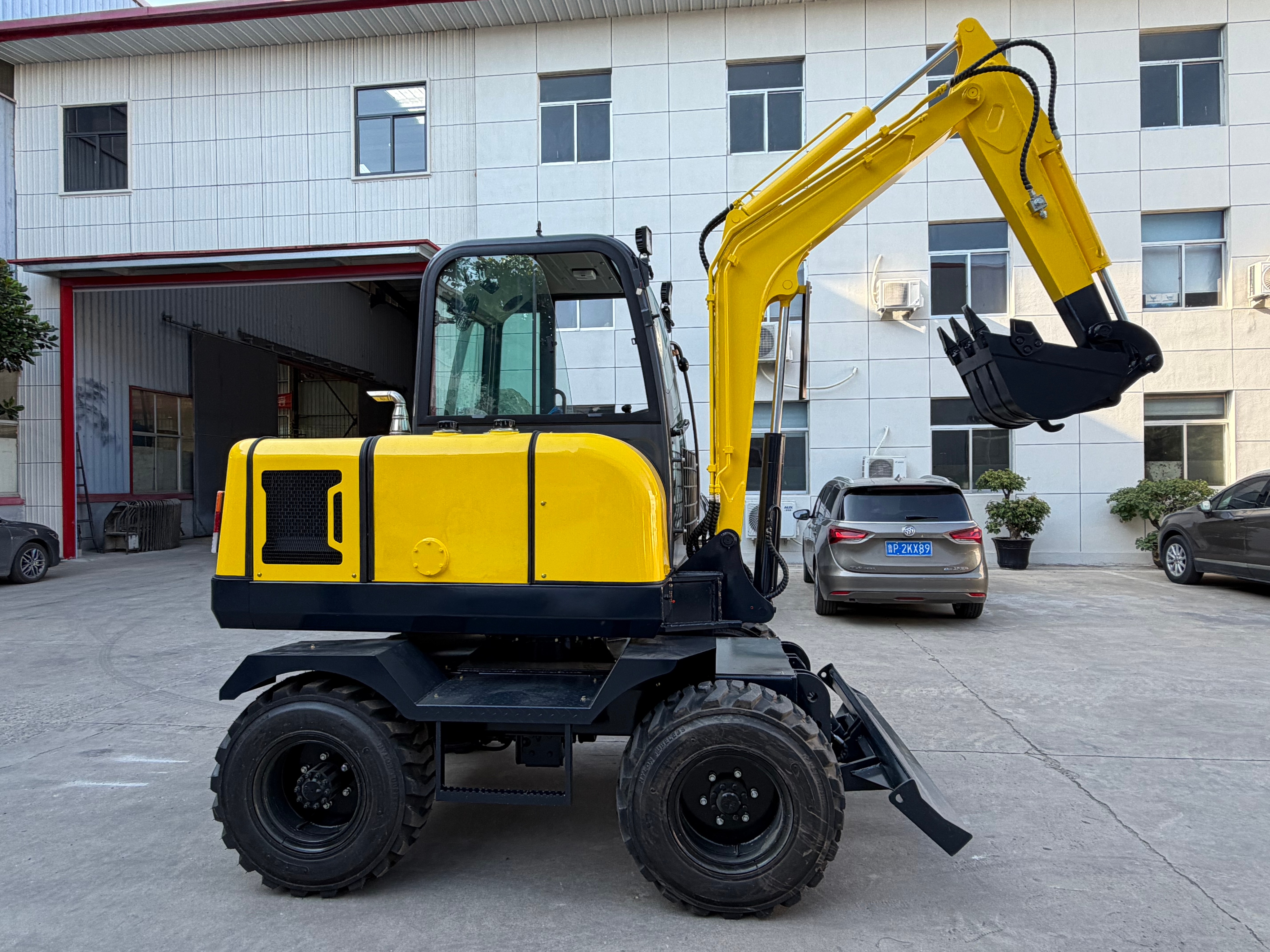 Колёсный экскаватор GS40 1