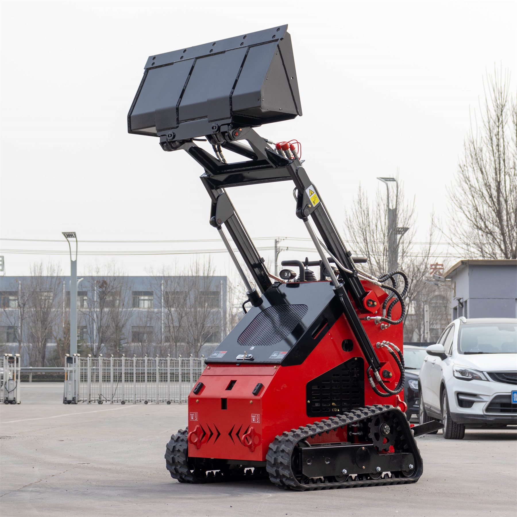 Гусеничный мини-погрузчик HT380T 1